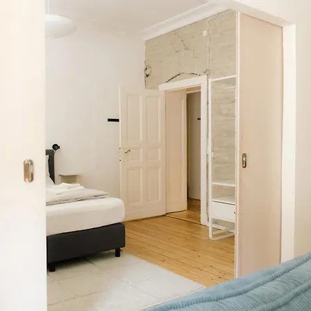 Spacious 3br At Schillerkiez - Groups & Families