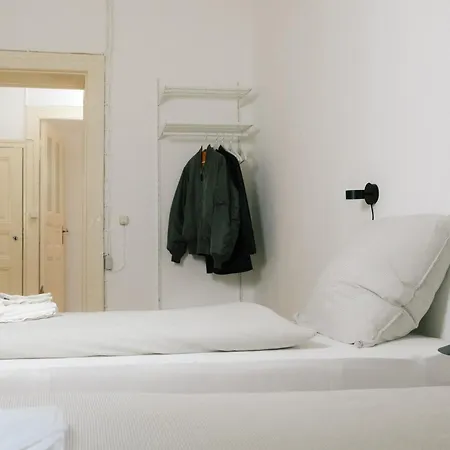 Апартаменты Spacious 3br At Schillerkiez - Groups & Families *