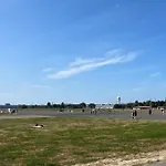 Spacious 3br At Schillerkiez - Groups & Families Berlijn