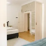 Spacious 3br At Schillerkiez - Groups & Families