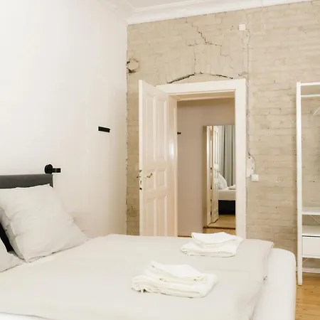 Spacious 3br At Schillerkiez - Groups & Families شقة