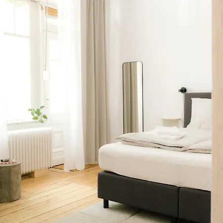 Spacious 3br At Schillerkiez - Groups & Families