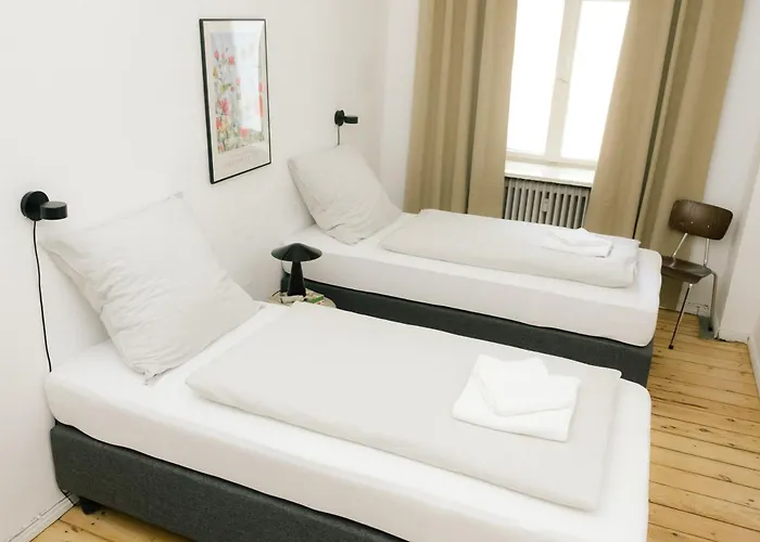 Spacious 3br At Schillerkiez - Groups & Families Lägenhet