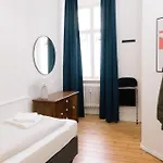 Spacious 3br At Schillerkiez - Groups & Families *