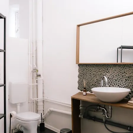 Cosy In Schillerkiez Apartment