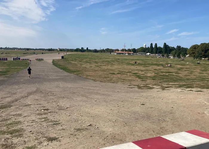 Cosy In Schillerkiez Apartment