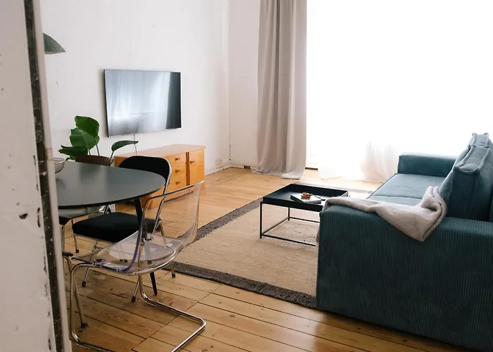 Spacious 3br At Schillerkiez - Groups & Families