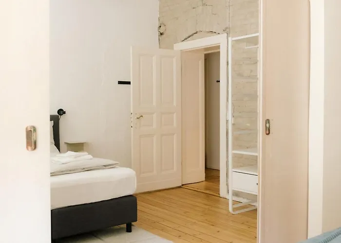 Spacious 3br At Schillerkiez - Groups & Families