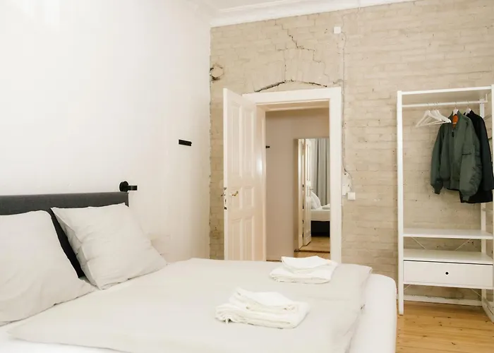 Spacious 3br At Schillerkiez - Groups & Families Apartman